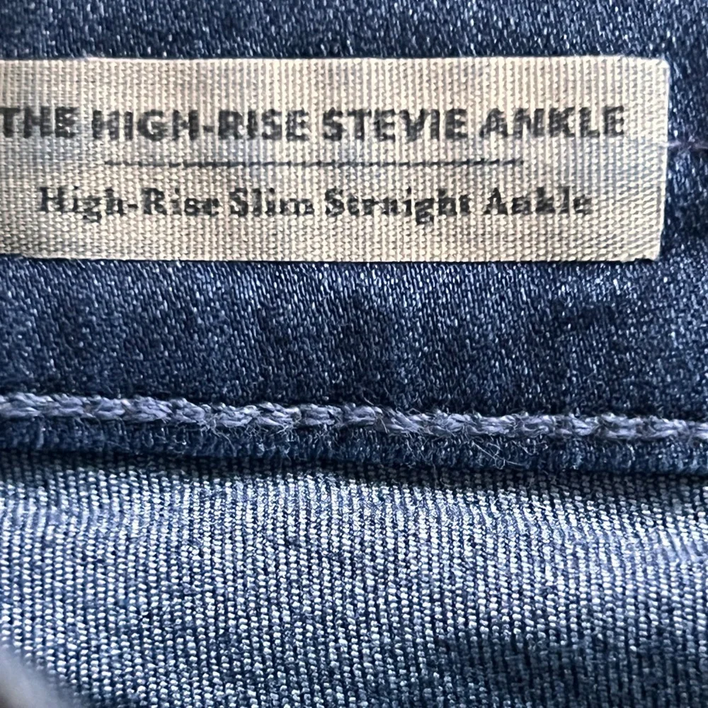 AG Jeans Woman’s high-rise slim straight ankle. Size 28R